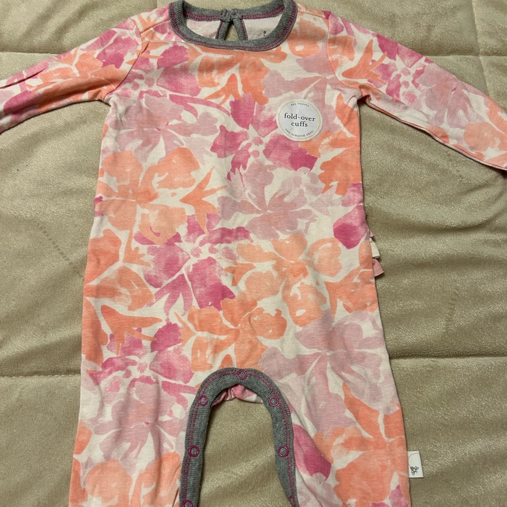 NWOT Burt’s Bees Baby Girl Bundle - Picture 4 of 9